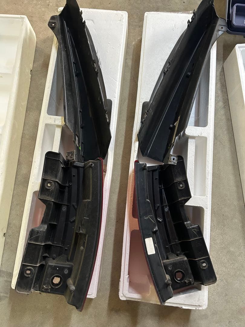 07エスカレード テールランプ