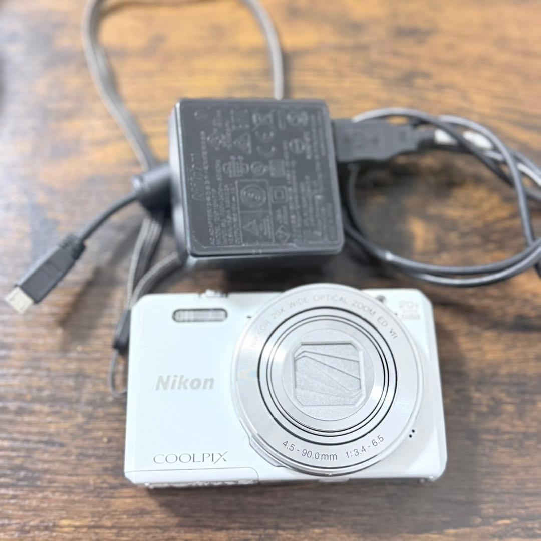 【美品】デジカメ　Nikon coolpix S7000
