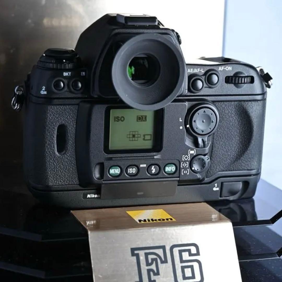 Nikon F6 スプリットスクリーン・展示台付きコレクション級　26000番台