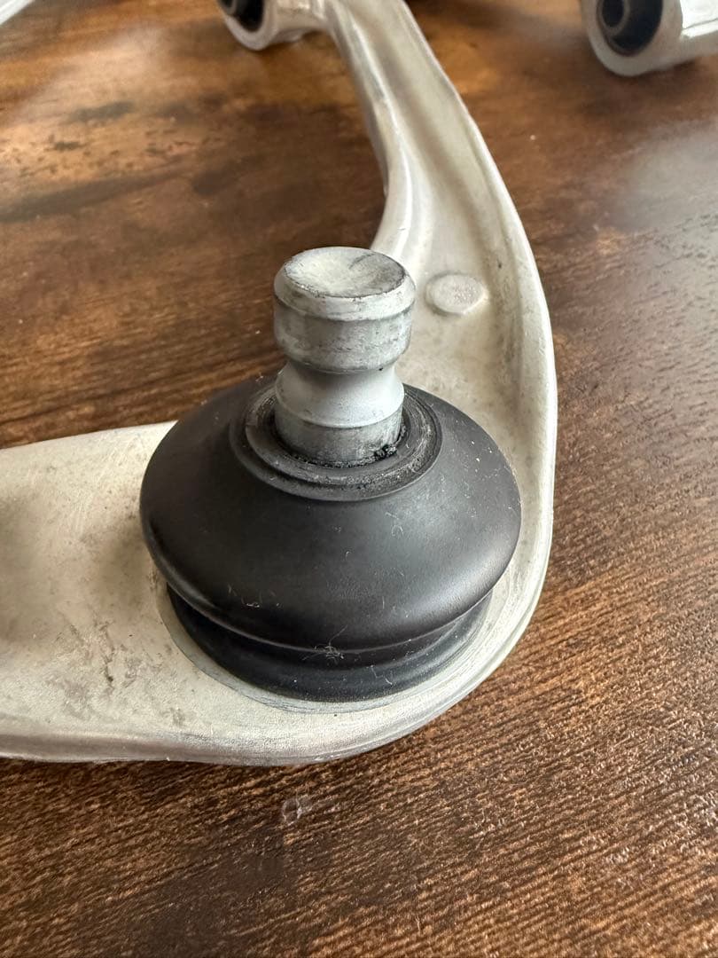 V36スカイラインセダン 純正アッパーアーム y51フーガ、ckv36クーペ流用