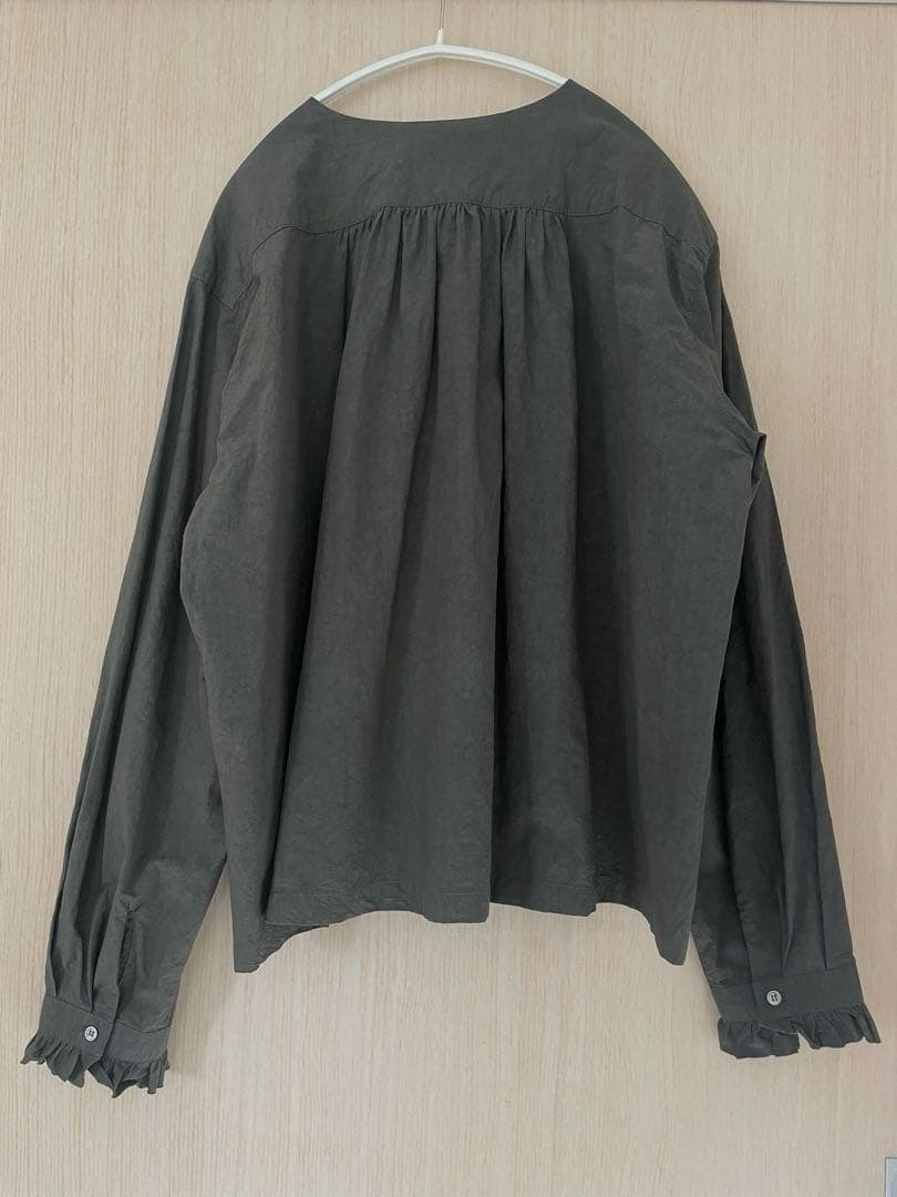 かぐれ　コットンリネンフリルブラウス　CHARCOAL