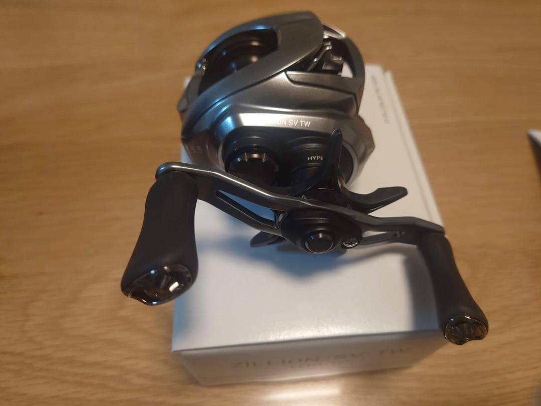 【未使用品】ダイワ ZILLION SV TW 1000P KTF 5.5 右