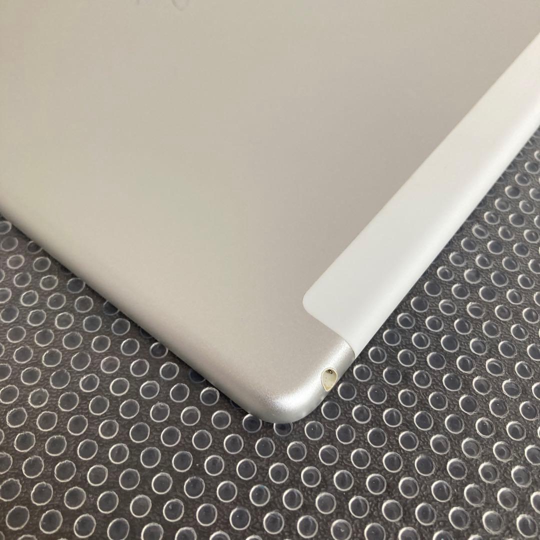 2795【早い者勝ち】外観比較的美品☆iPadAir2第2世代 64GB au☆