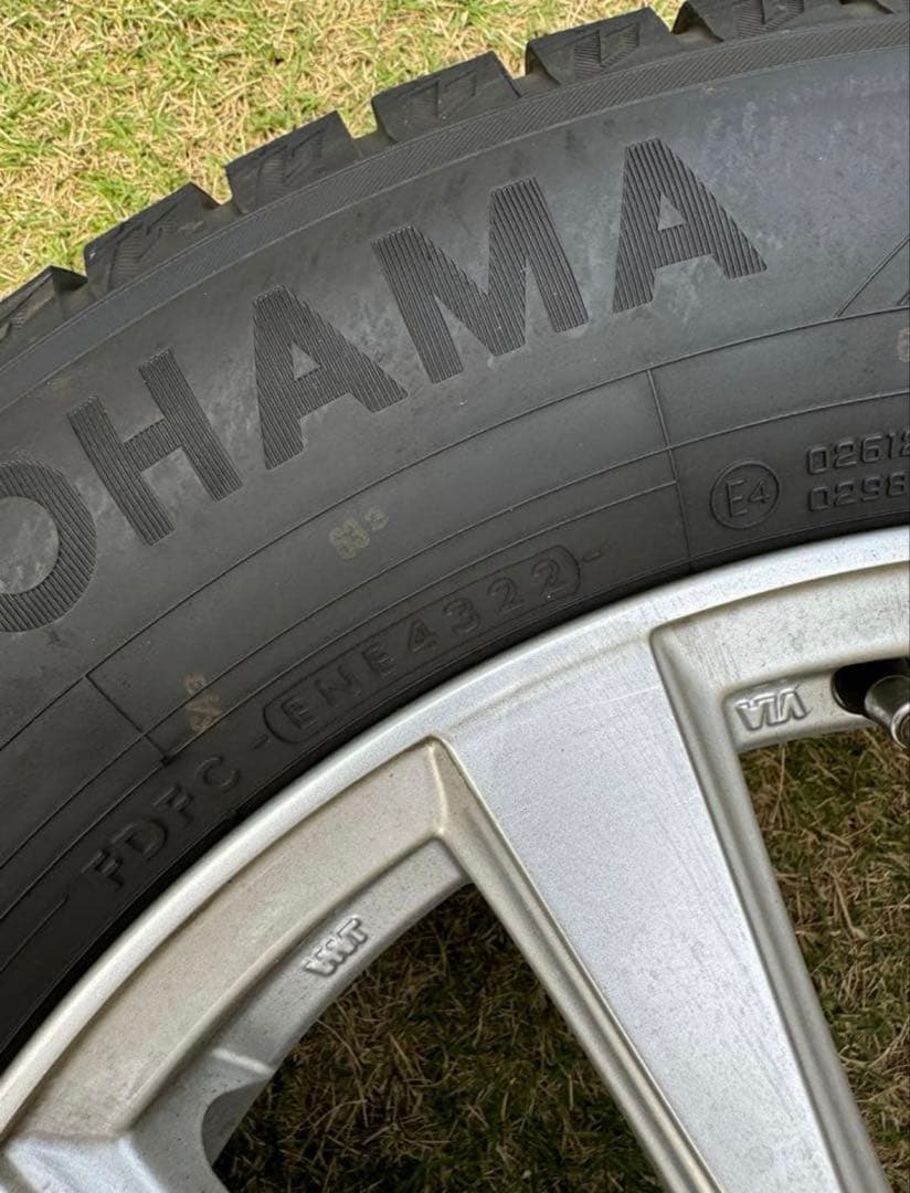 SUV用スタッドレスタイヤ　4本セット　ナット・スペーサー付