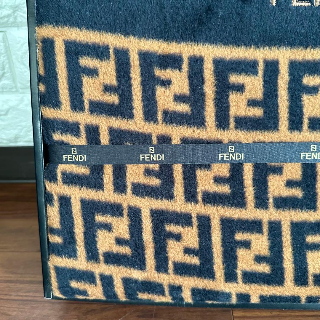 未使用 FENDI 綿毛布 ズッカ柄 ブラック×ブラウン 140×210