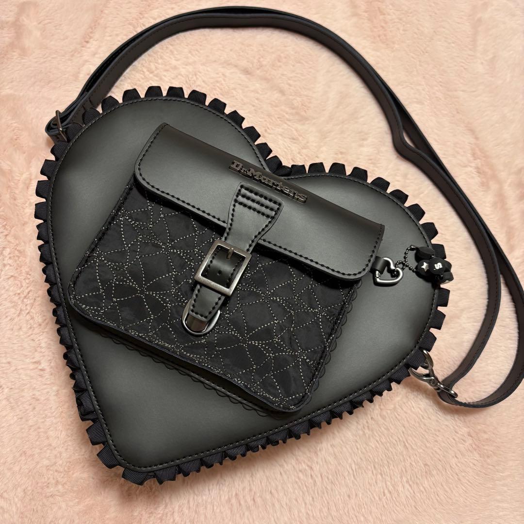 Dr.Martensドクターマーチン　ハート　バックパック　フリル　ブラック