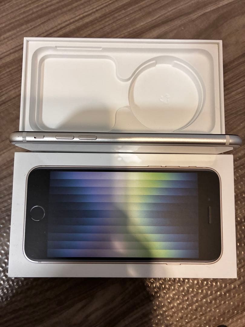 Apple iPhone SE (第3世代) ホワイト 本体 64GB