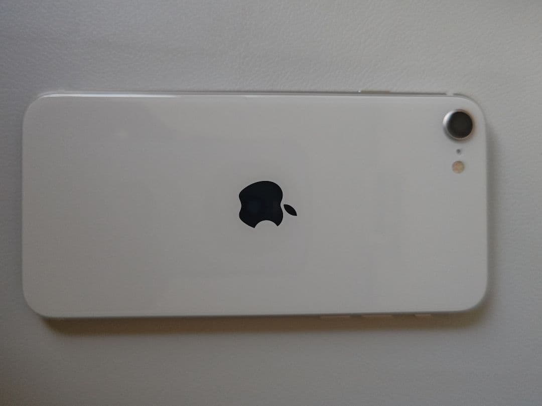 ☆超美品☆　iPhone SE (第3世代) ホワイト 　64GB　おまけ付き