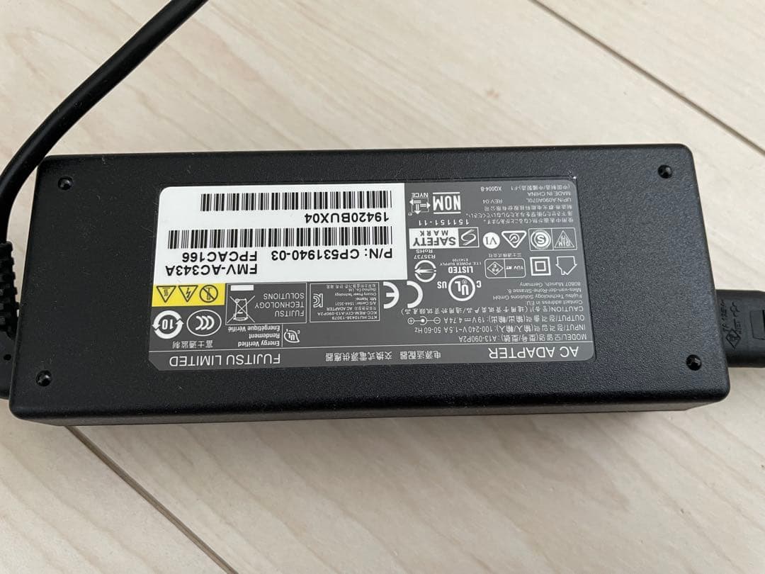 Fujitsu ESPRIMO FH70/D1FMVF70D1WデスクトップPC