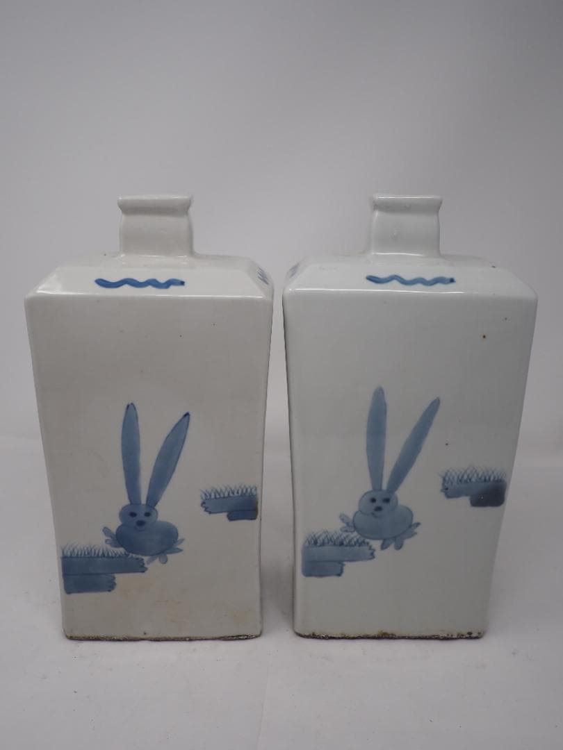 染付兎文白磁徳利　2本セット　角瓶　李朝　ウサギ　漢詩　黒目大　-SO-A