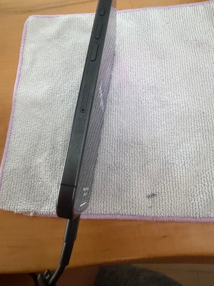 Apple iPhone 15 Pro ブラックチタニウム本体