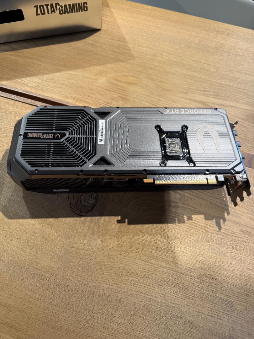 ZOTAC RTX 5080 AMP Extreme Infinity 国内正規