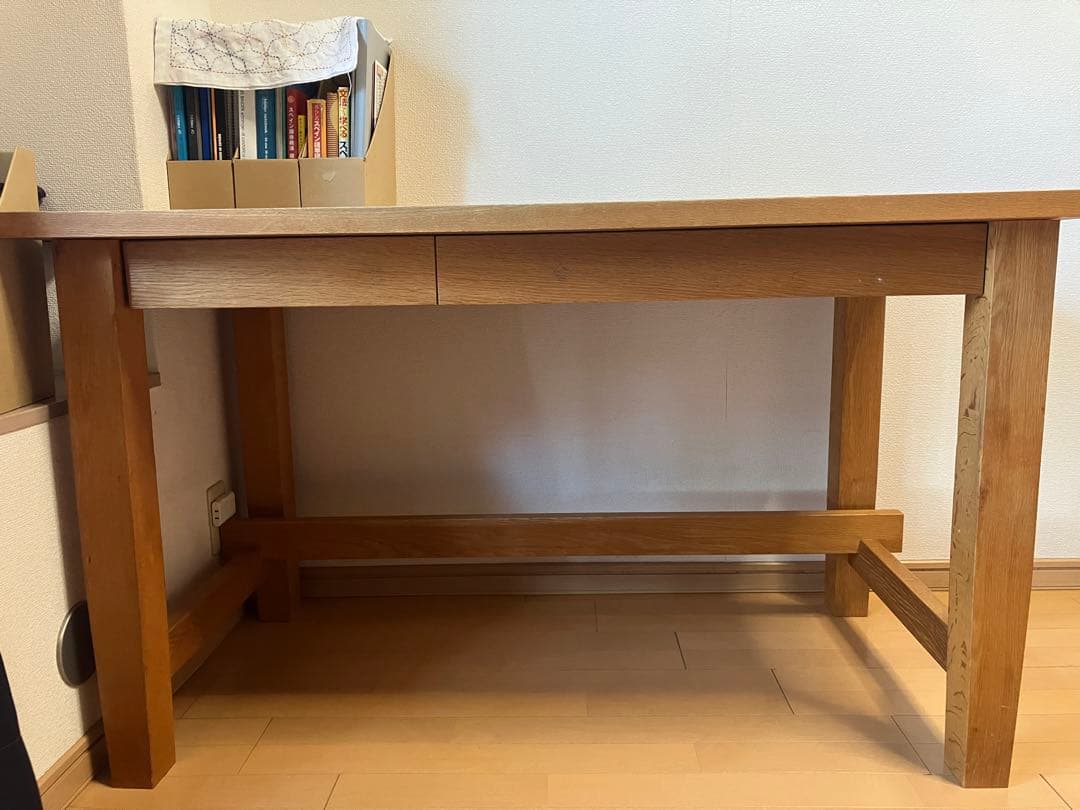 オーク材 シンプルな事務机 引き出し付き