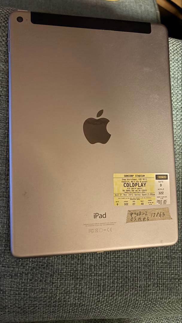 デ*ル様 iPad Air 2 128GB 中古普通　おまけつき