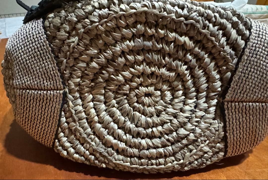 ベージュ かごバッグ フリンジ付き