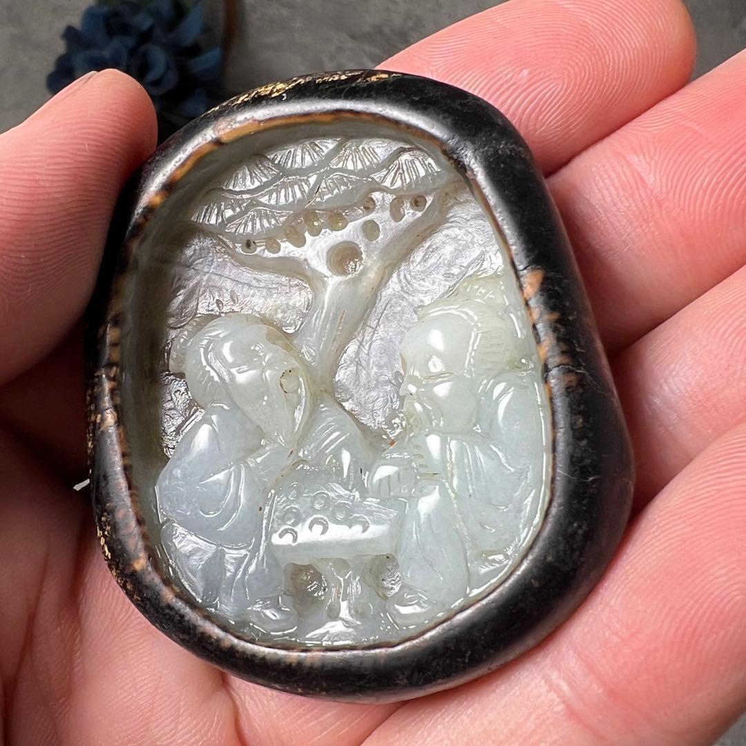 【白玉】皮付き白玉松下老人図吊坠　ペンダントトップ