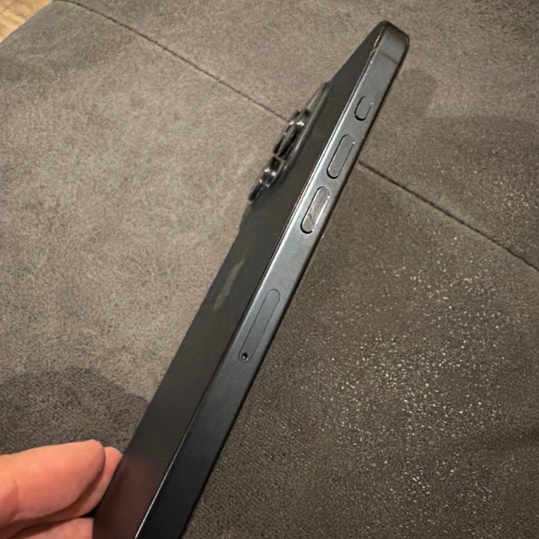 iPhone 15 Pro ブルー　SIMフリー　美品です