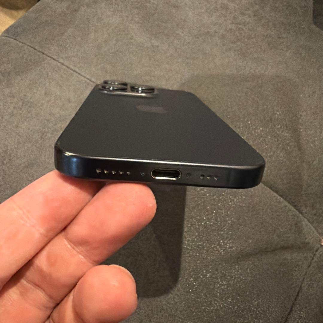 iPhone 15 Pro ブルー　SIMフリー　美品です