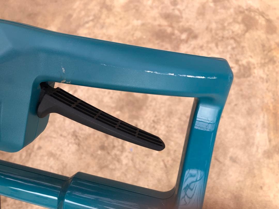 マキタ　充電式芝刈り機　MLM230D 純正バッテリー付きそれ以外付属品無し