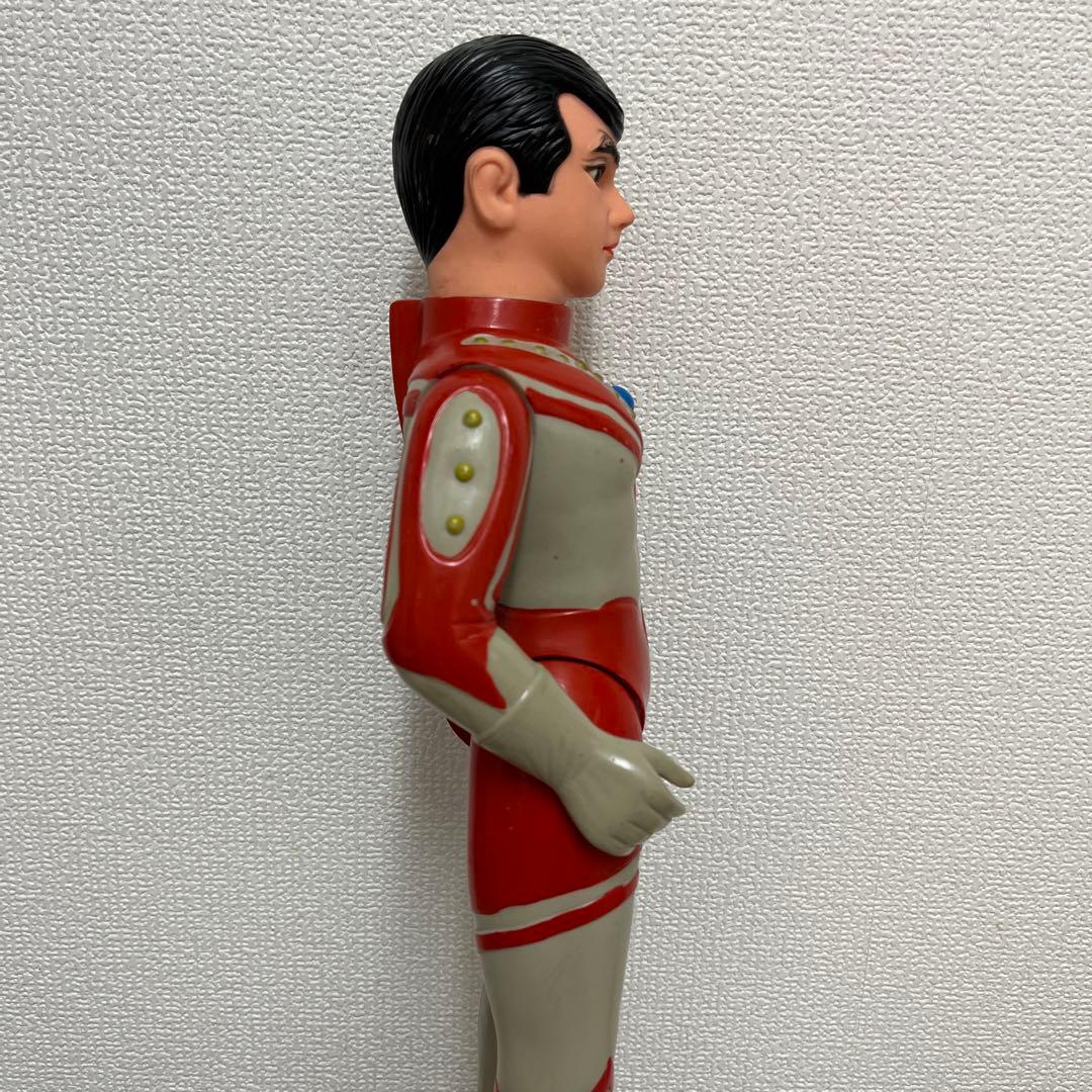 カ*ラ様 ウルトラマン 可動式フィギュア ヘルメット付き　ゾフィー　面取れ　ソフ