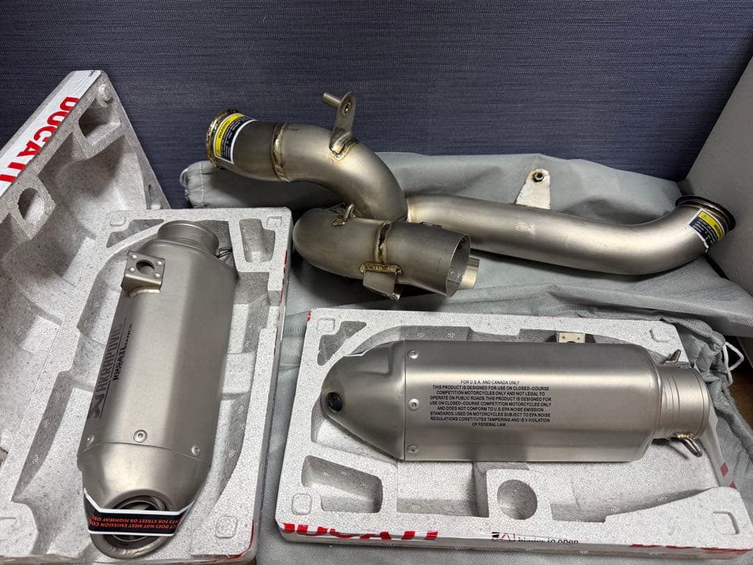 ドゥカティ新型パニガーレV4用チタンスリップオンマフラー 96482341AA