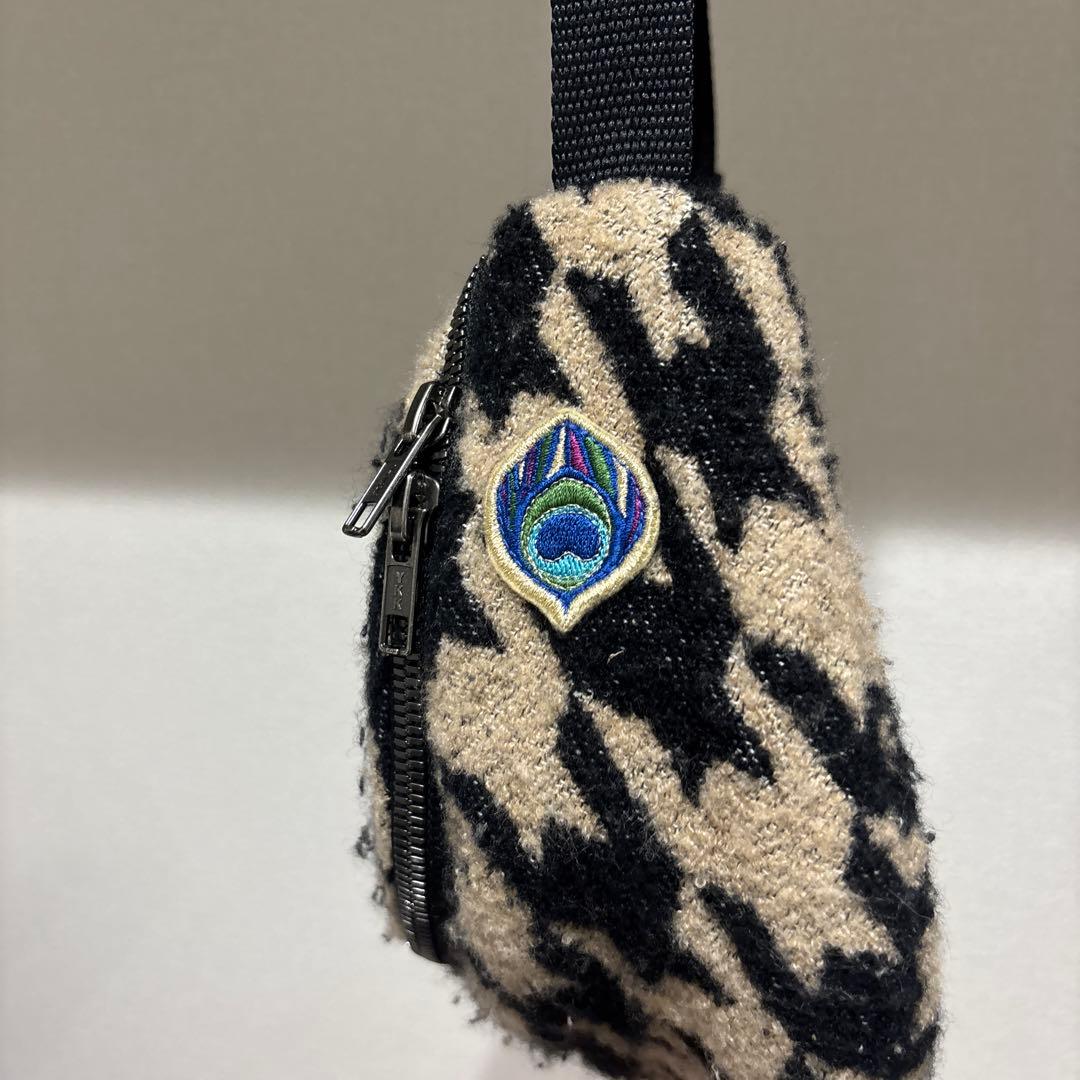 【達成セール！！！】アーティポッペ　ハウンドトゥース柄 ボディバッグ