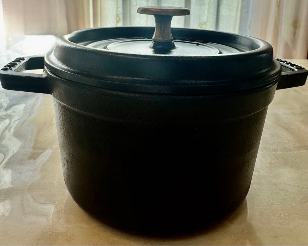 staub ピコ・ココット ラウンド 16cm ブラック 現行品より深さがある