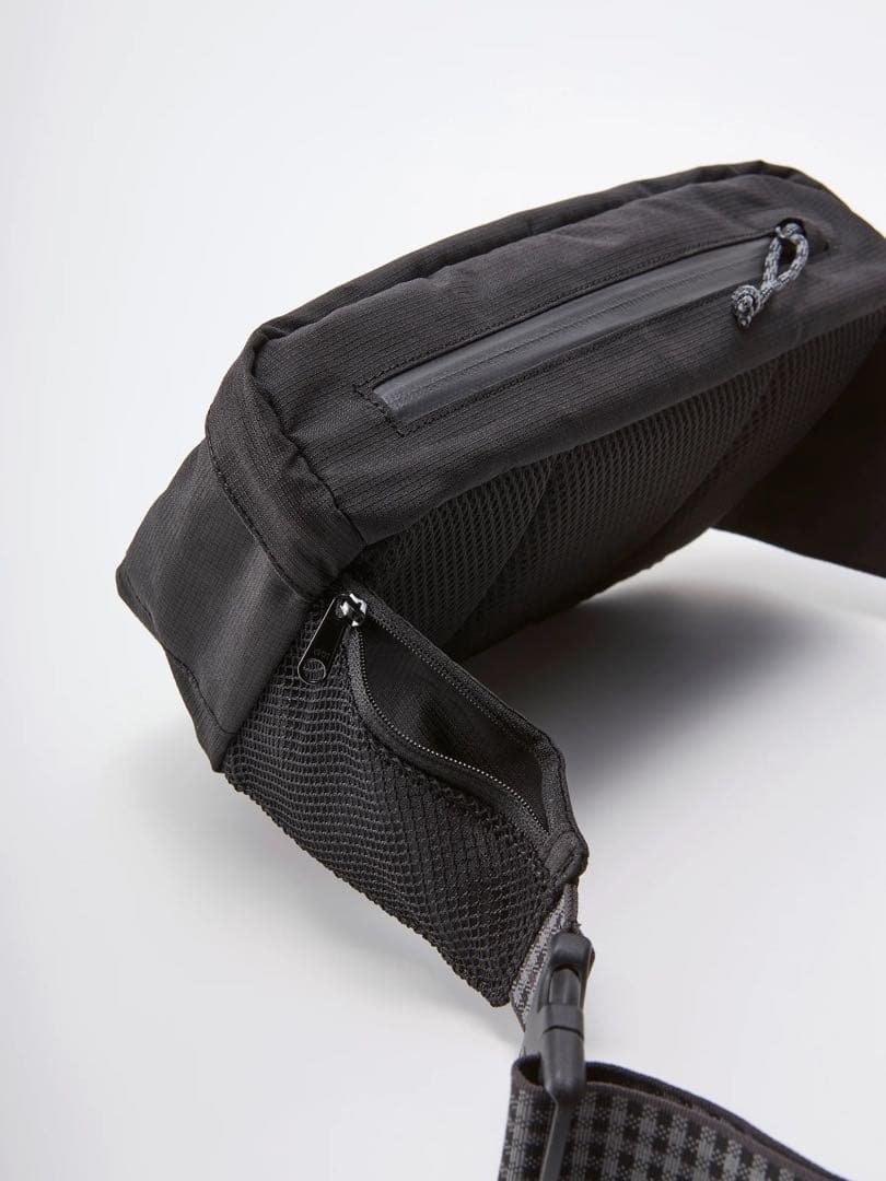 familiar newera ボディバッグ Black