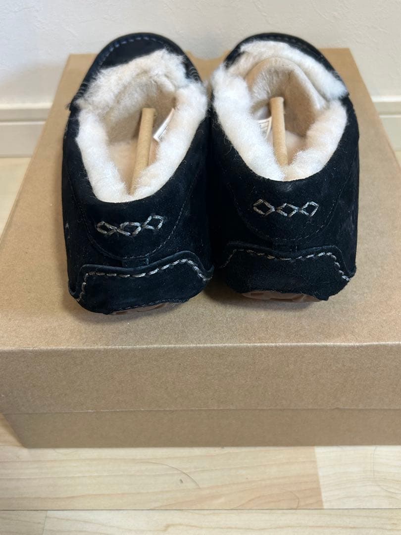 新品未使用　UGG アグ　アンスレー　モカシンシスウェード　ブラック　25cm
