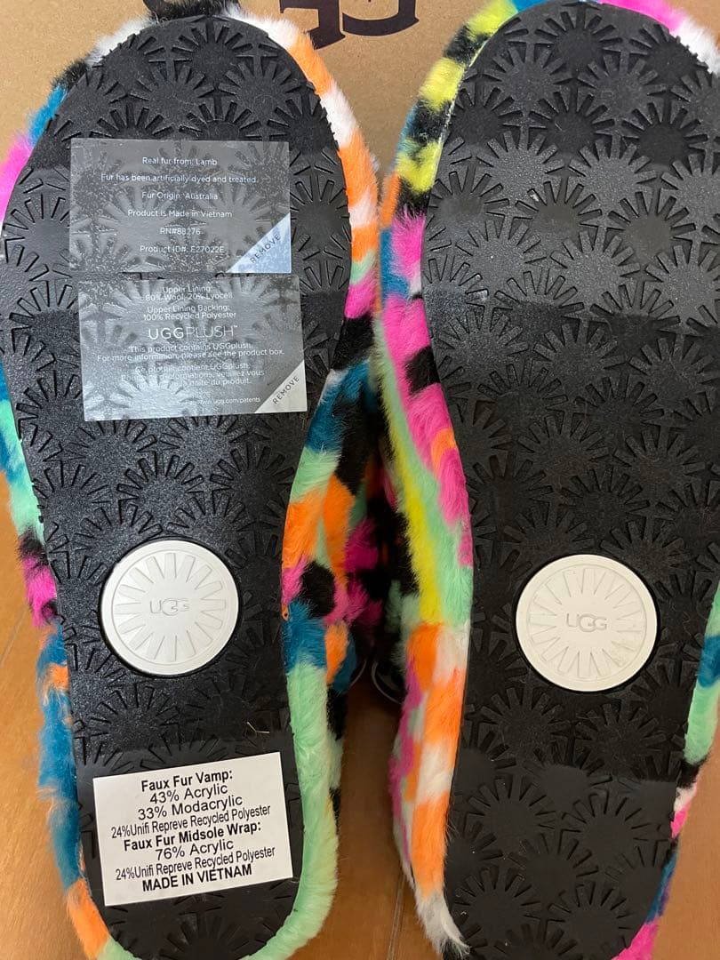 UGG フラッフスリッパー