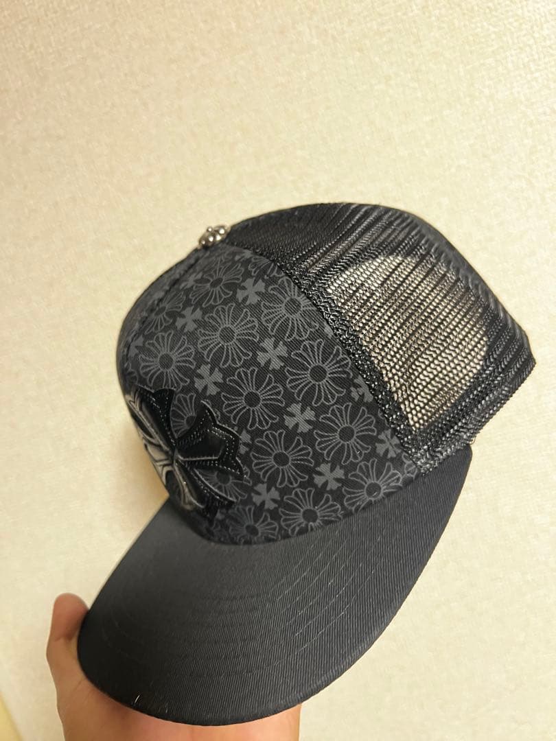 ブラック花柄トラッカーキャップ