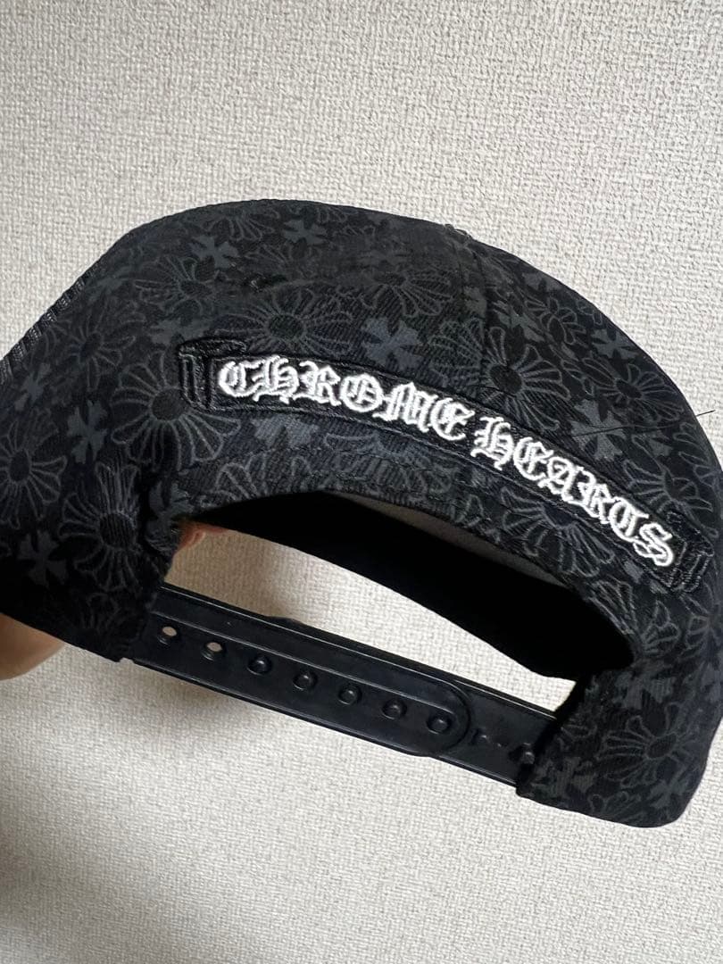 ブラック花柄トラッカーキャップ