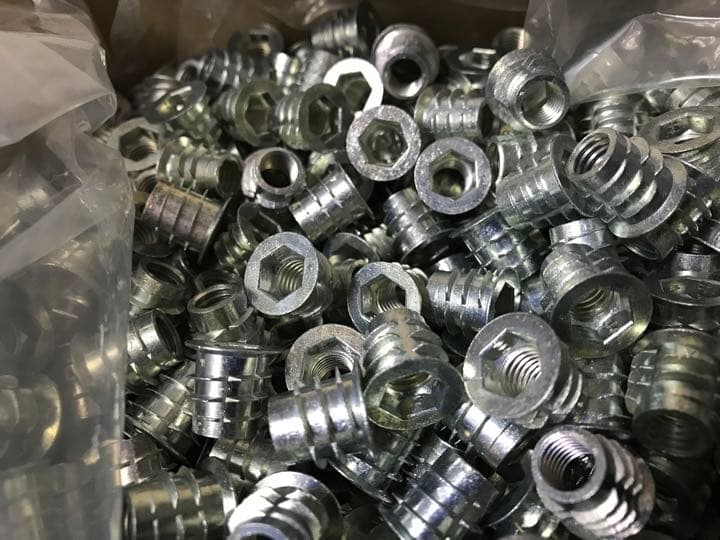 【即日発送①】M8オニメナット3.000個