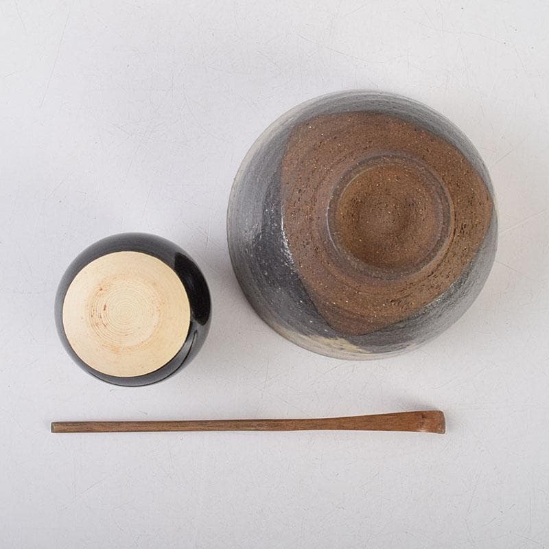 茶道具　青面朱茶箱　茶碗　金蒔絵　棗　香合など　七点　一式　仕覆付　MR9497