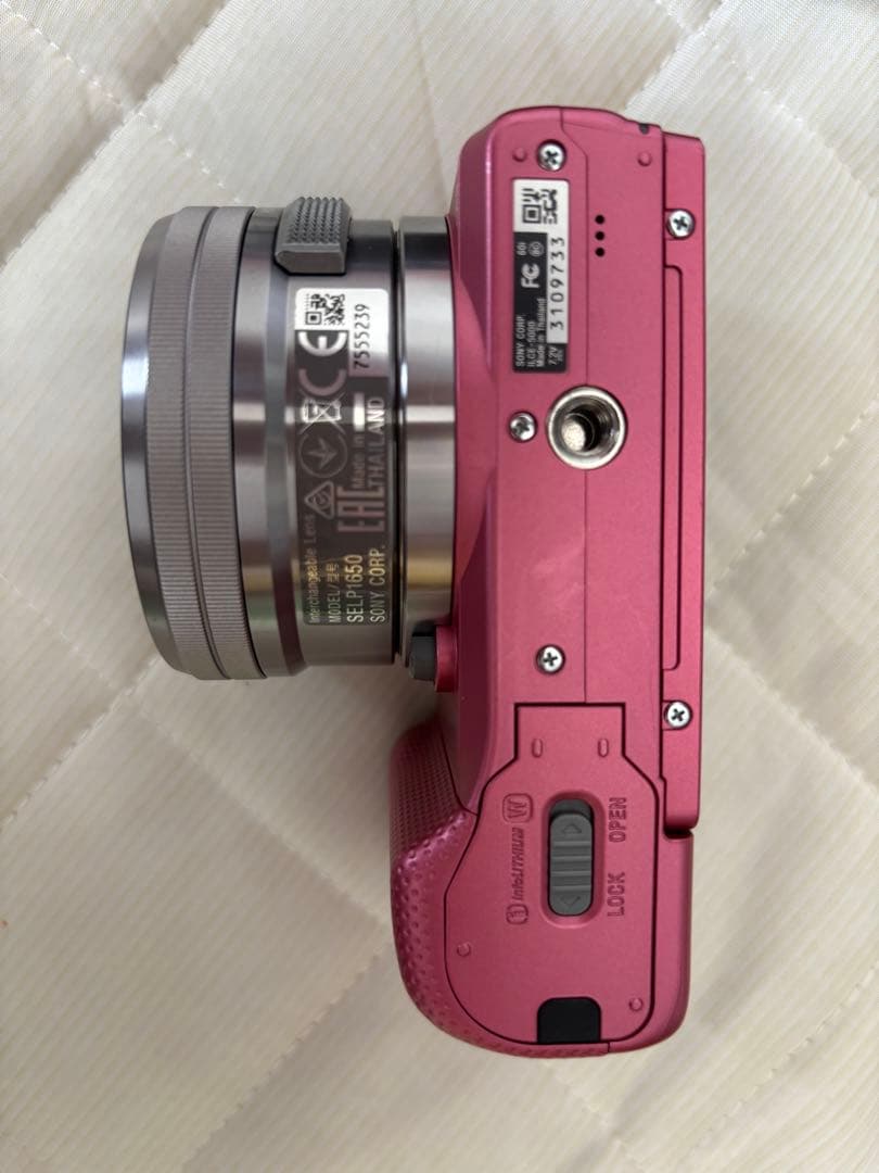 SONY ミラーレス　デジタル一眼カメラ 　α5000 ピンク