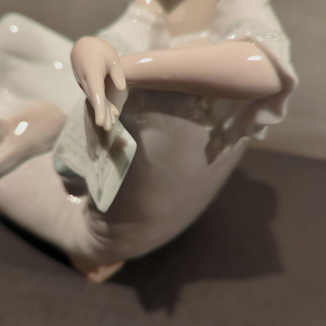 ♢LLADRO♢リヤドロ　 NO.6768　 読書のお供 　　女性と猫　読書