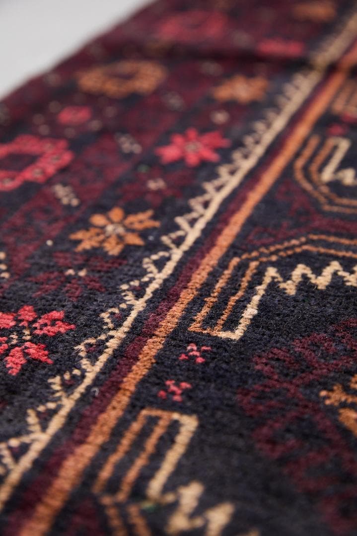 ヴィンテージラグ　トライバルラグ　バルーチ族（198×107cm）黒　紺　赤