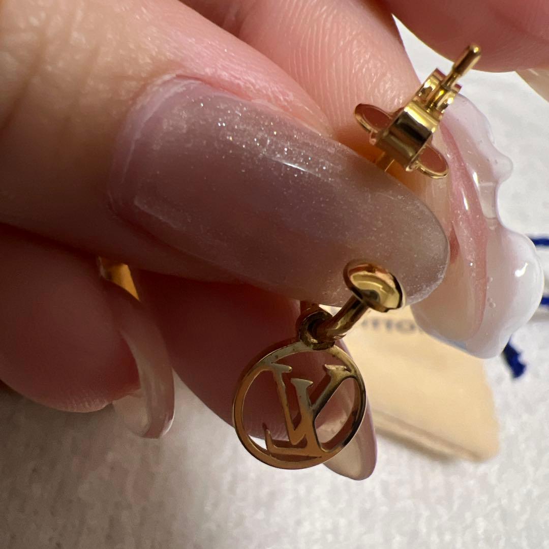 LOUIS VUITTON ゴールド LVロゴ ピアス(片耳用)