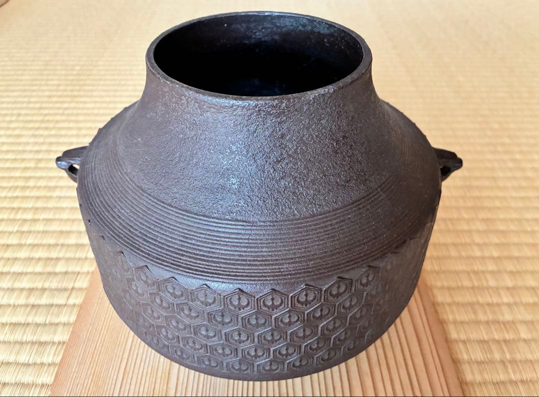茶道具　『亀甲鶴紋 独楽釜』鉄製茶釜 人間国宝 高橋敬典造