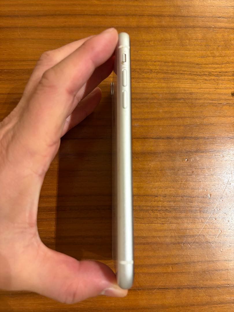 Apple iPhone XR ホワイト 本体　電源ケーブル、カバー付き