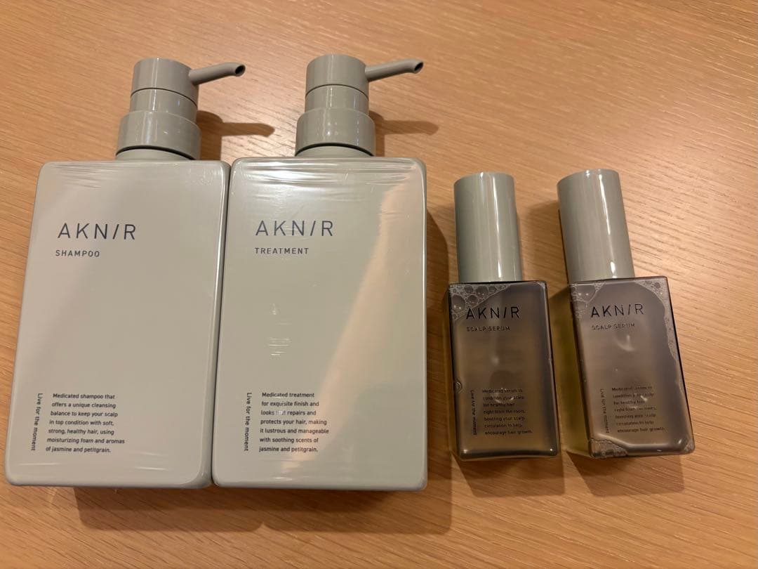 AKNIR シャンプー 、トリートメント 薬用ヘアスカルプセラム 2本　計4点