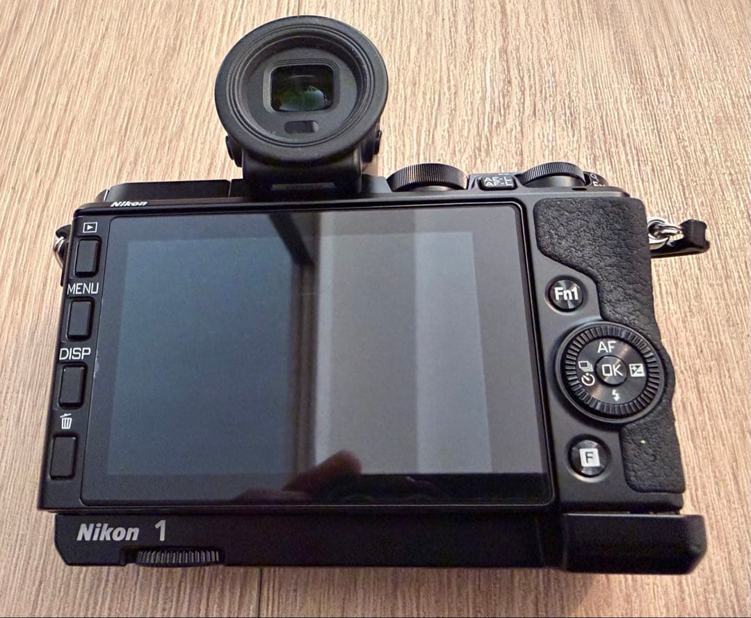 ニコンNikon1 v3 プレミアムキット　標準レンズ、ズームレンズ、おまけつき