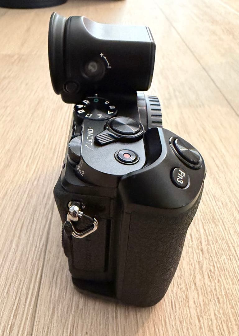 ニコンNikon1 v3 プレミアムキット　標準レンズ、ズームレンズ、おまけつき