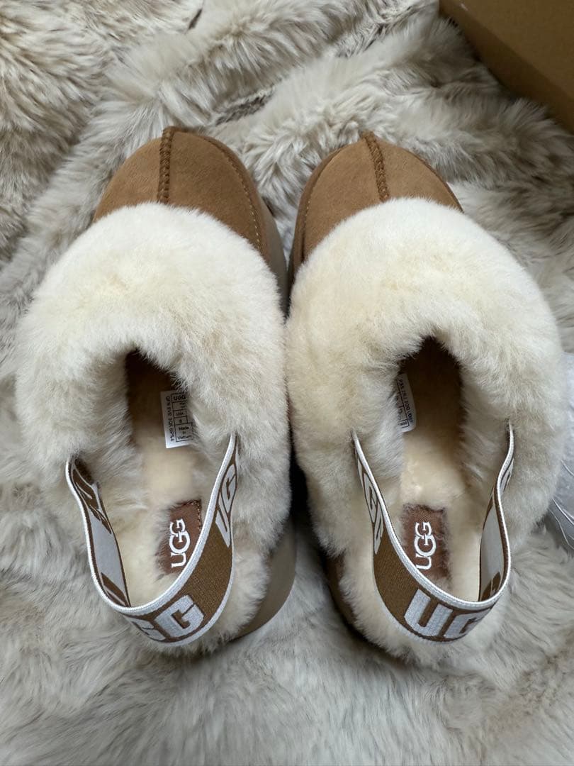 UGG FUNKETTE アグ ファンケット 厚底 ファー サンダル ムートン