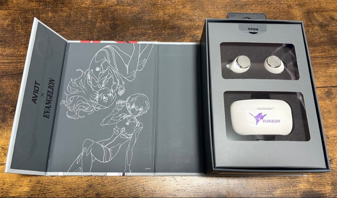 aviot エヴァンゲリオン　ワイヤレスイヤホン