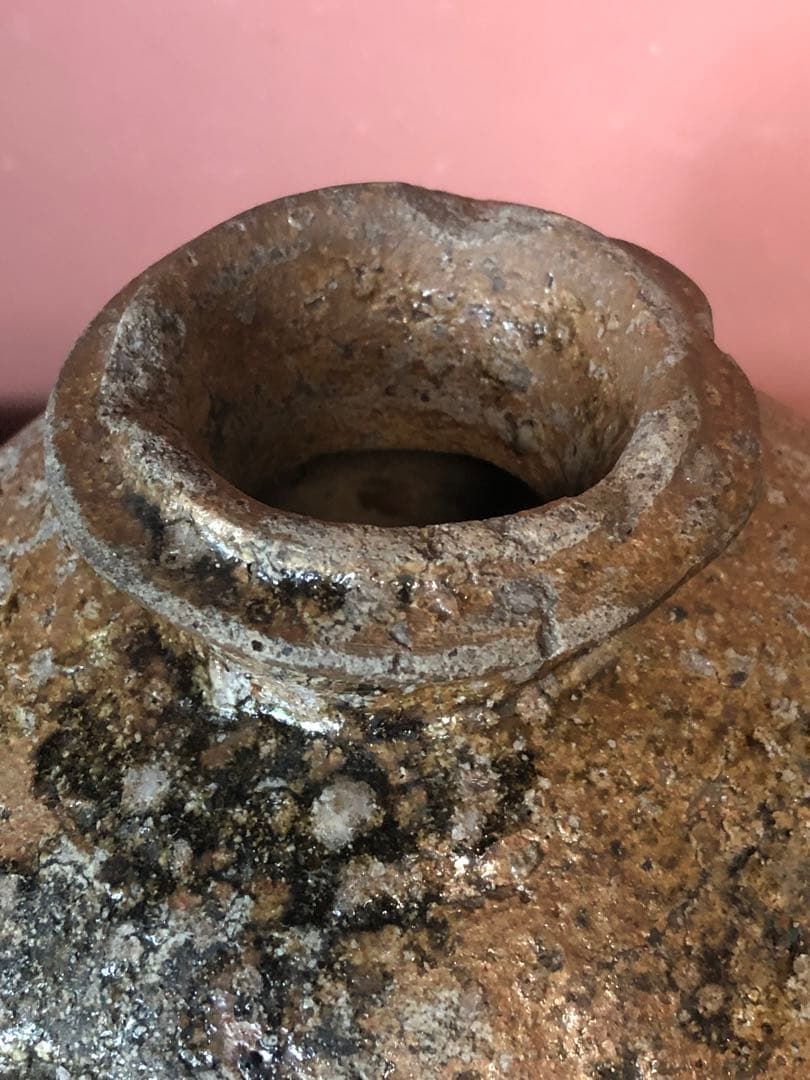 存在感抜群の古信楽桧垣文蹲壷、花生桐箱入