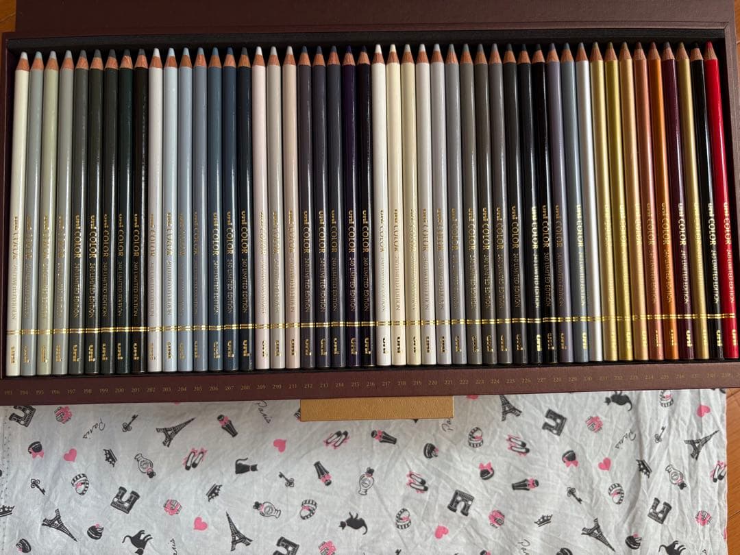 三菱鉛筆ユニー240色セット　リミテッドエディション限定50周年記念