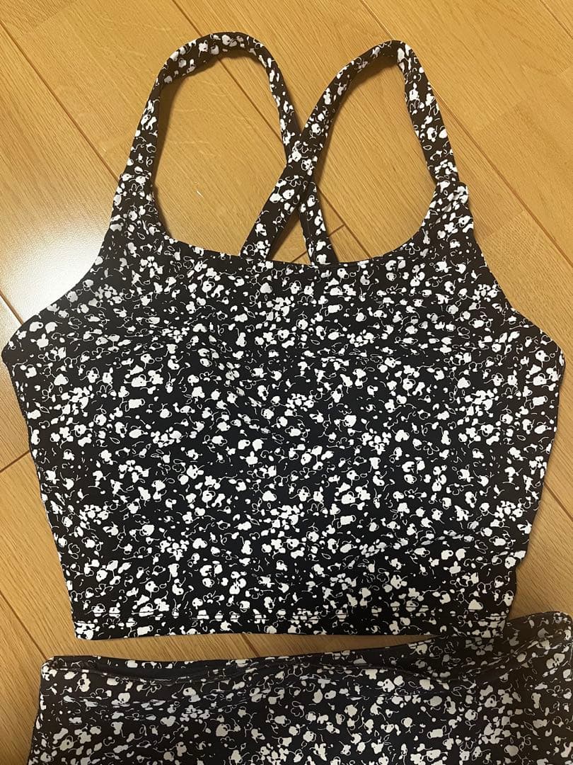 emmi エミ　ヨガウェア　レギンス&ブラトップセット