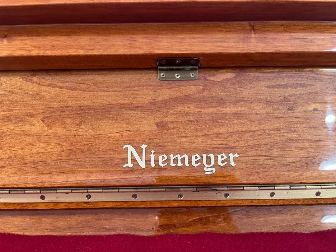Niemeyer アップライトピアノ(カバー・椅子付き)