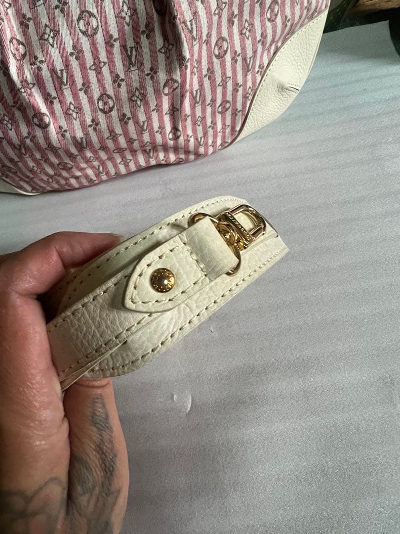 ピンクとホワイトのグラニーバッグ luis vuitton